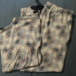 Izod Women's Floral Pajama Set - Cream and Black